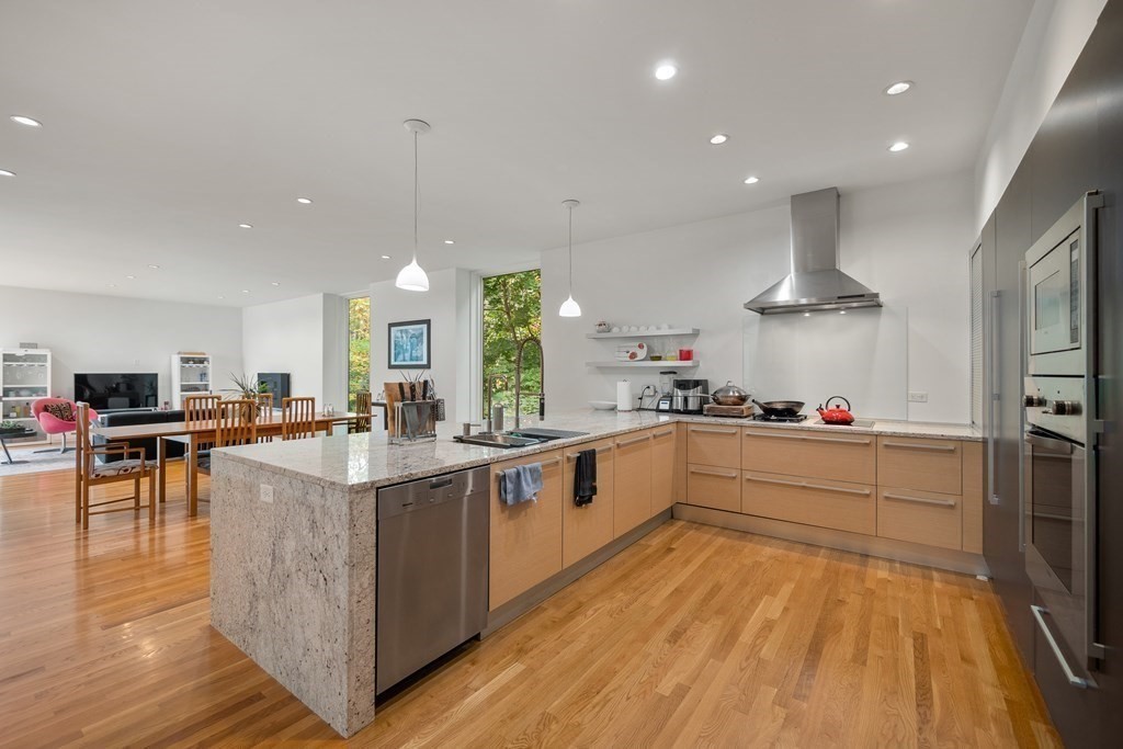 4 bed, 3 bath apartment for rent at 35 Thornberry Rd, Winchester — photo 1 of 26