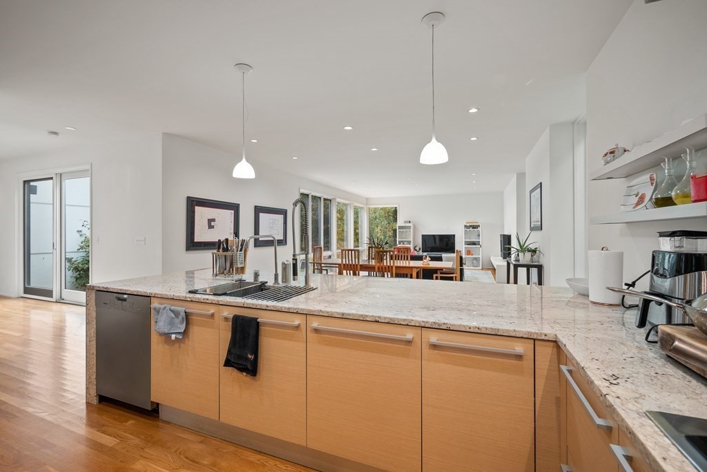 4 bed, 3 bath apartment for rent at 35 Thornberry Rd, Winchester — photo 3 of 26