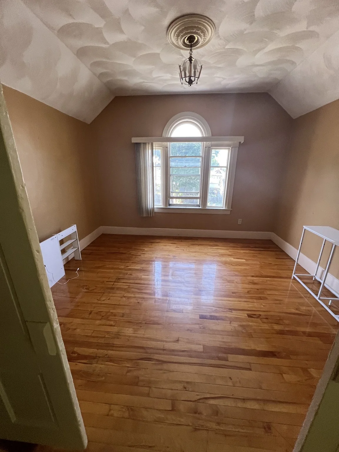 2 bed, 1 bath apartment for rent at 35 Tirrell St Unit 3 Floor, Worcester — photo 4 of 7