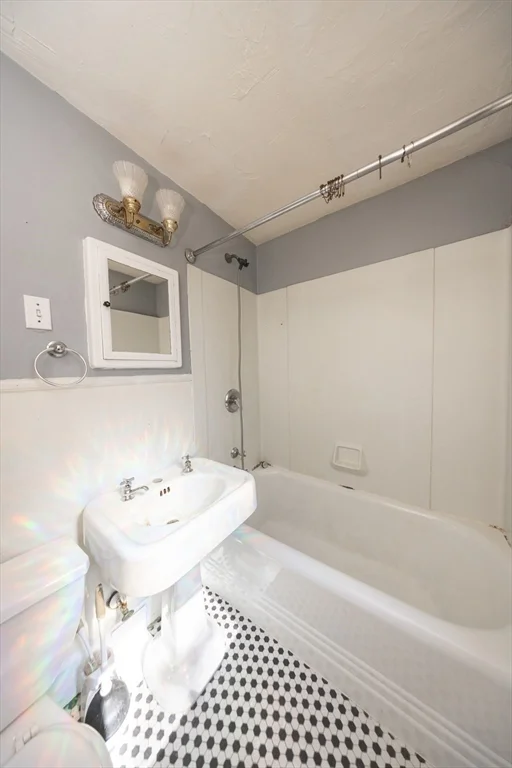 2 bed, 1 bath apartment for rent at 35 Tirrell St Unit 3, Worcester — photo 5 of 9