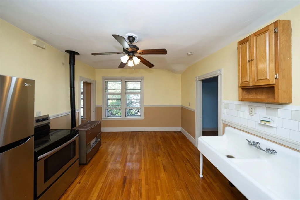 2 bed, 1 bath apartment for rent at 35 Tirrell St Unit 3, Worcester — photo 3 of 9