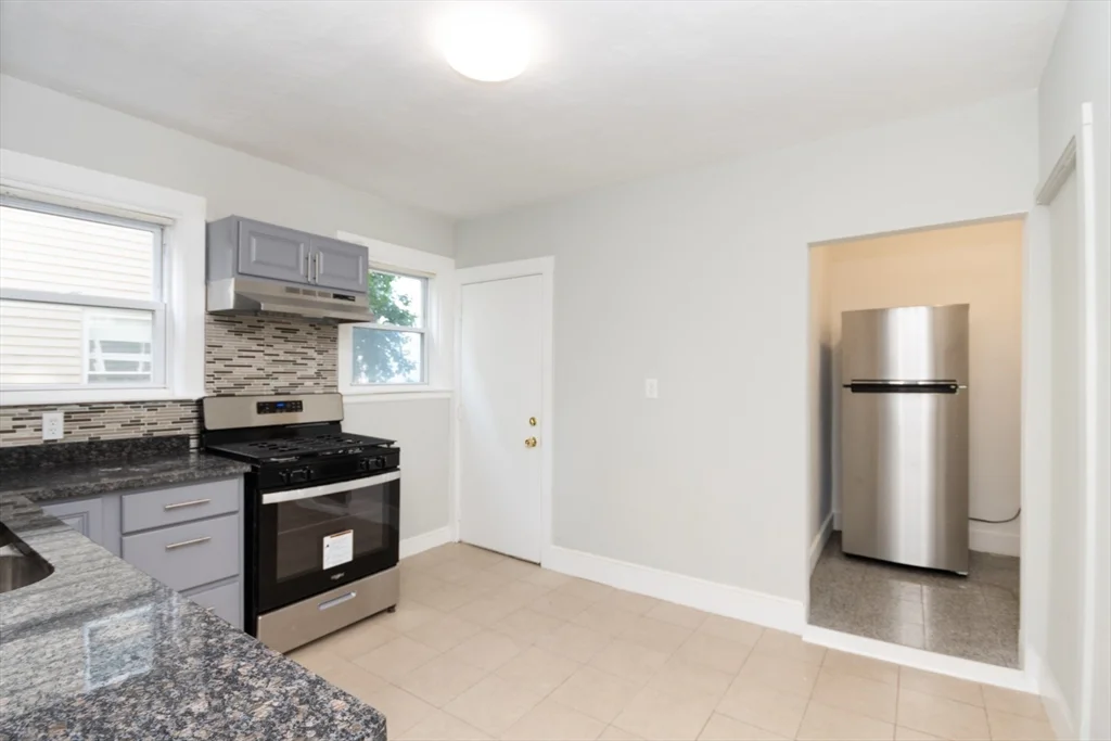 3 bed, 1 bath apartment for rent at 35 Torrey St Unit 3, Dorchester — photo 3 of 27