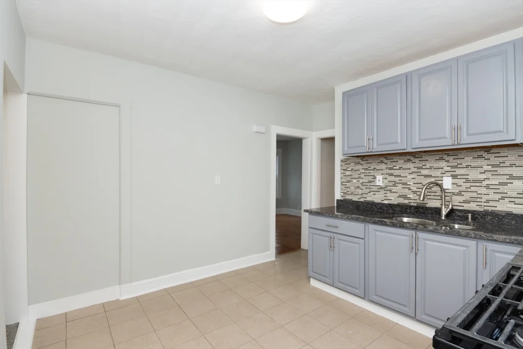 3 bed, 1 bath apartment for rent at 35 Torrey St Unit 3, Dorchester — photo 4 of 27