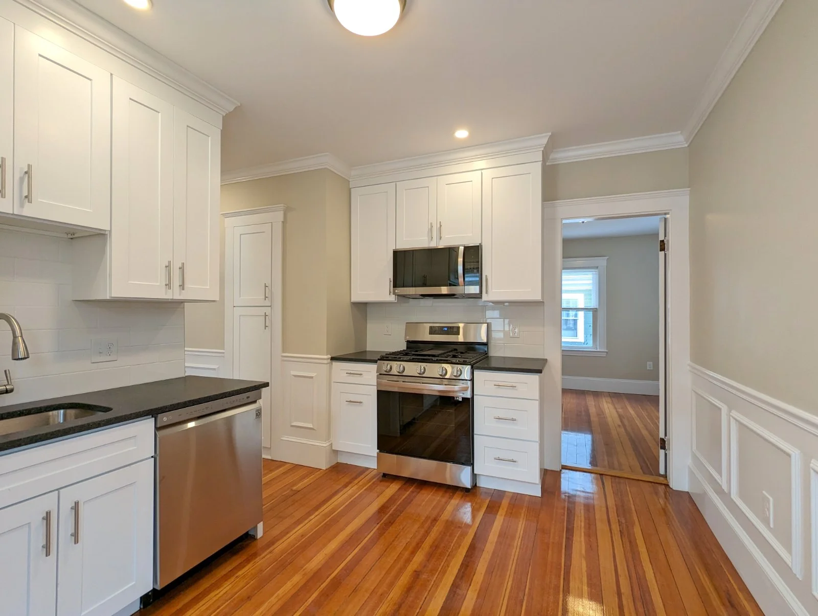 2.5 bed, 1 bath apartment for rent at 35 Trowbridge St Unit 35, Arlington — photo 3 of 29