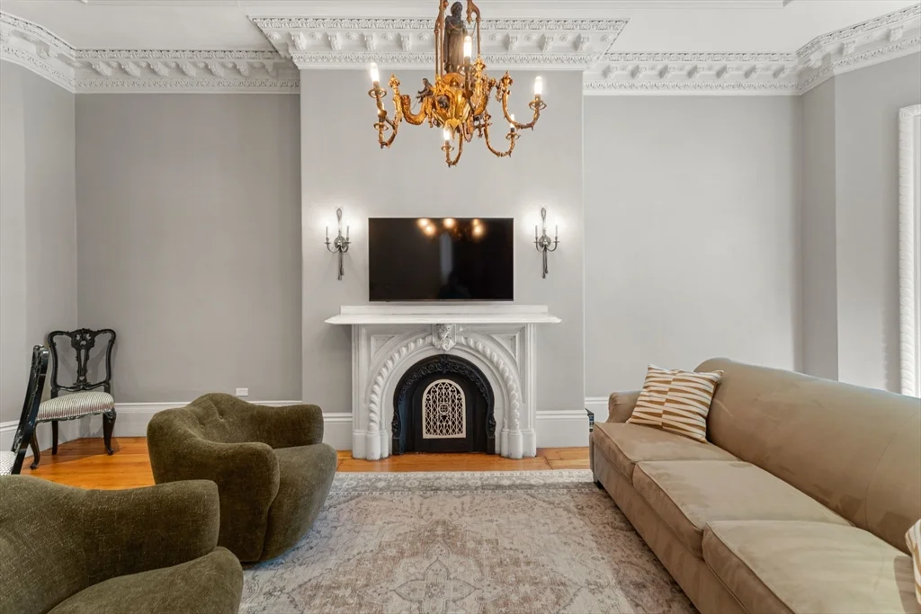 1 bed, 1 bath apartment for rent at 35 Union Park Unit 3, South End — photo 2 of 38
