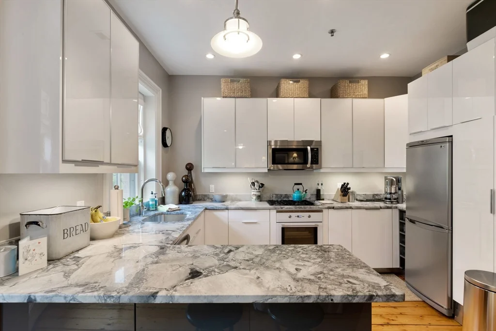 2 bed, 2 bath apartment for rent at 35 Union Park Unit 5, South End — photo 12 of 27