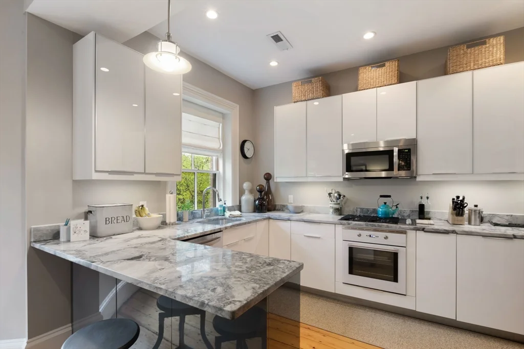2 bed, 2 bath apartment for rent at 35 Union Park Unit 5, South End — photo 11 of 27