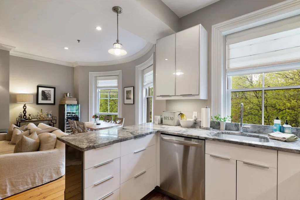 2 bed, 2 bath apartment for rent at 35 Union Park Unit 5, South End — photo 10 of 27