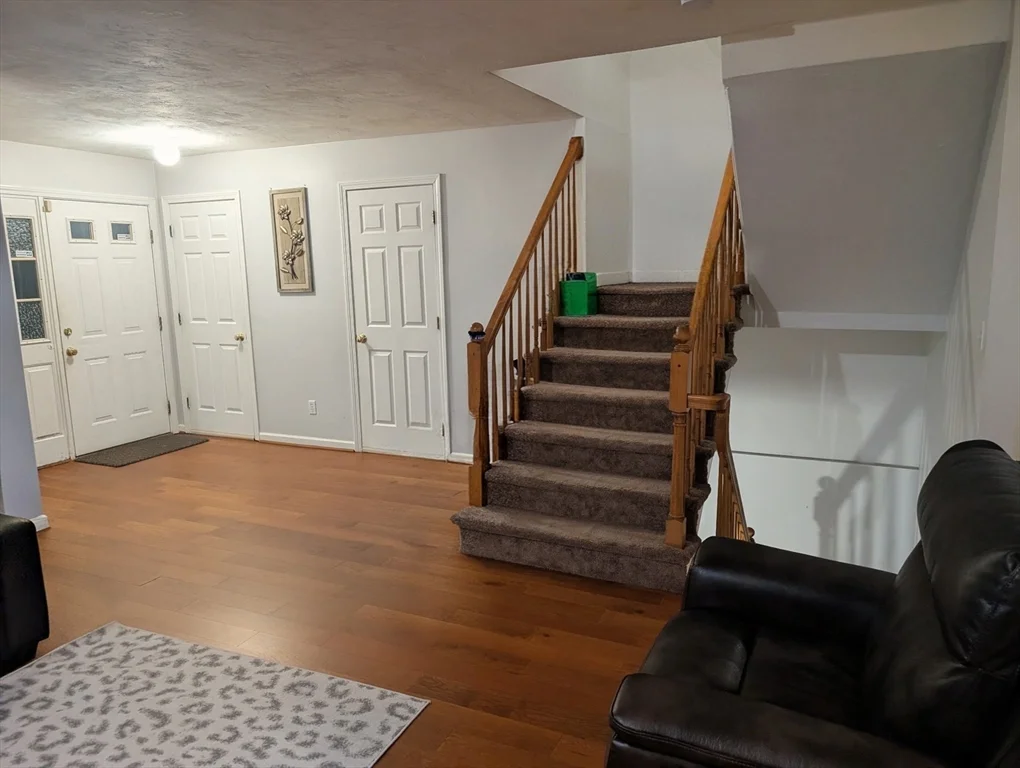 3 bed, 2 bath apartment for rent at 35 Violetwood Circle, Marlborough — photo 3 of 18