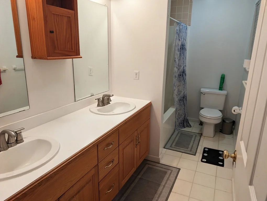 3 bed, 2 bath apartment for rent at 35 Violetwood Circle, Marlborough — photo 9 of 18