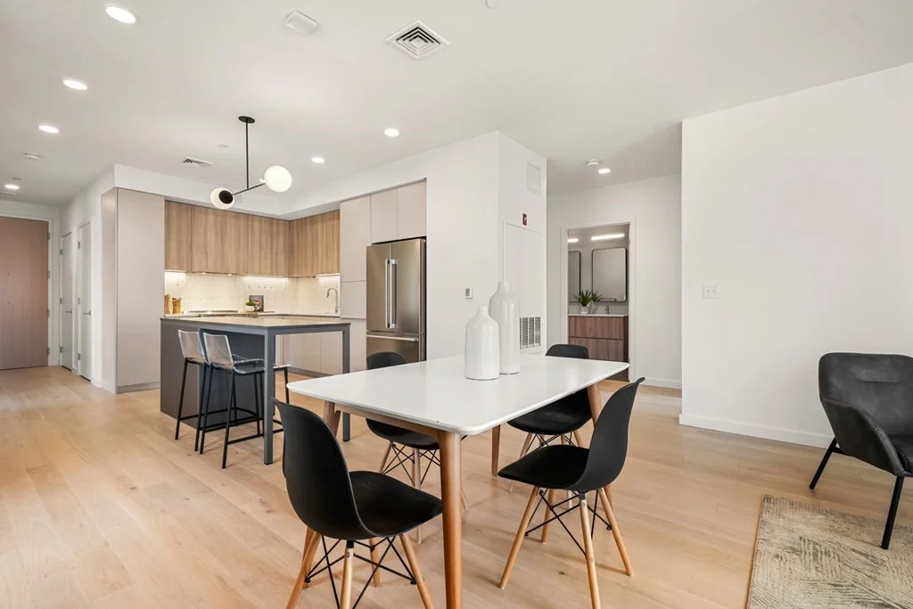 3 bed, 2 bath apartment for rent at 35 W 2nd Unit 210, South Boston — photo 3 of 35