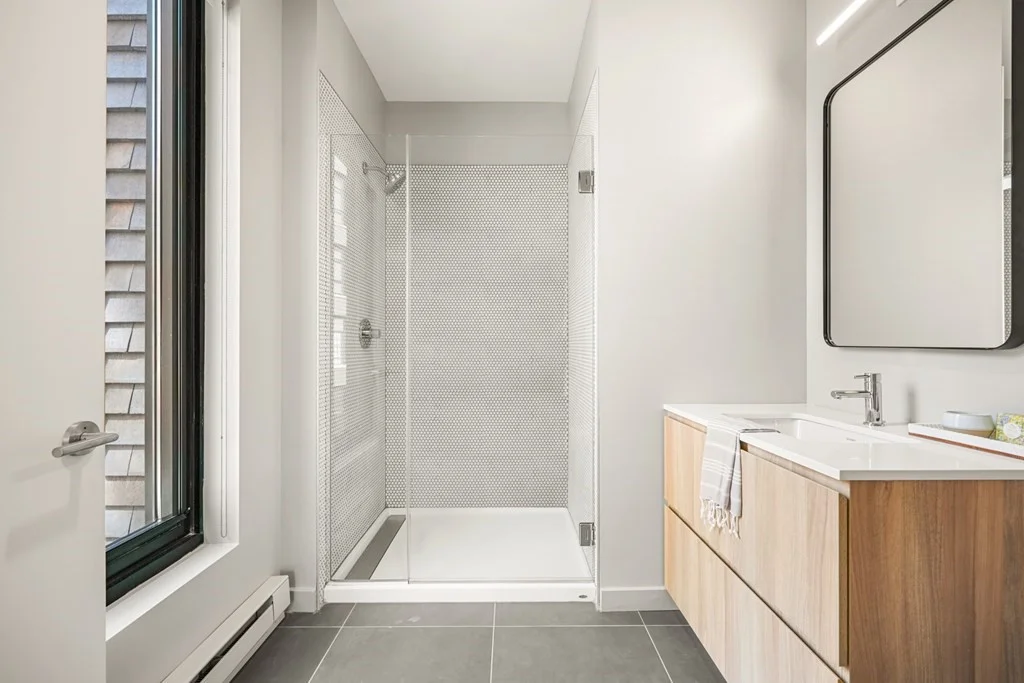 3 bed, 2 bath apartment for rent at 35 W 2nd Unit 210, South Boston — photo 25 of 35