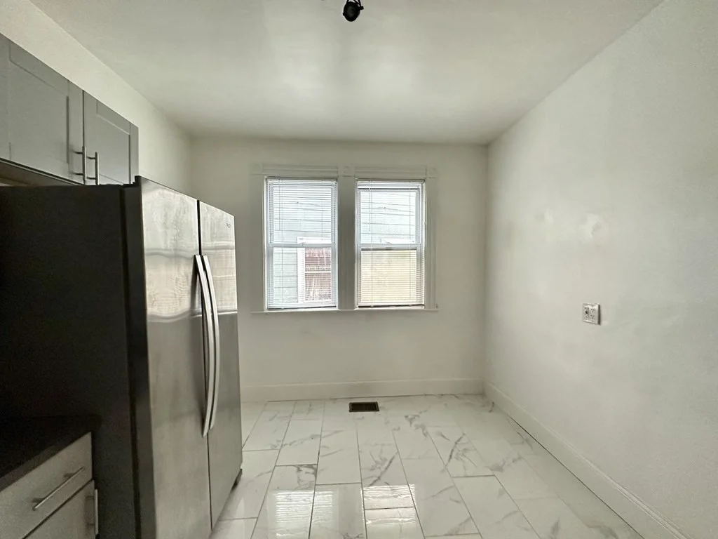 3 bed, 1 bath apartment for rent at 35 Waldeck Unit 1, Dorchester — photo 9 of 27