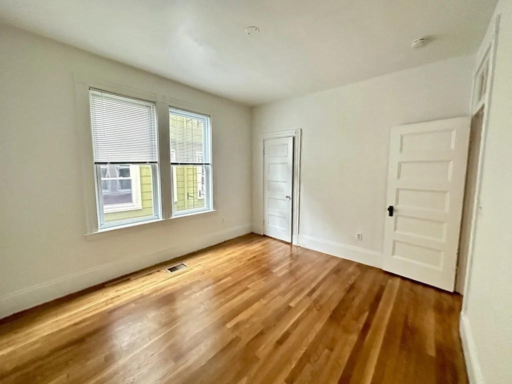 3 bed, 1 bath apartment for rent at 35 Waldeck Unit 1, Dorchester — photo 15 of 27