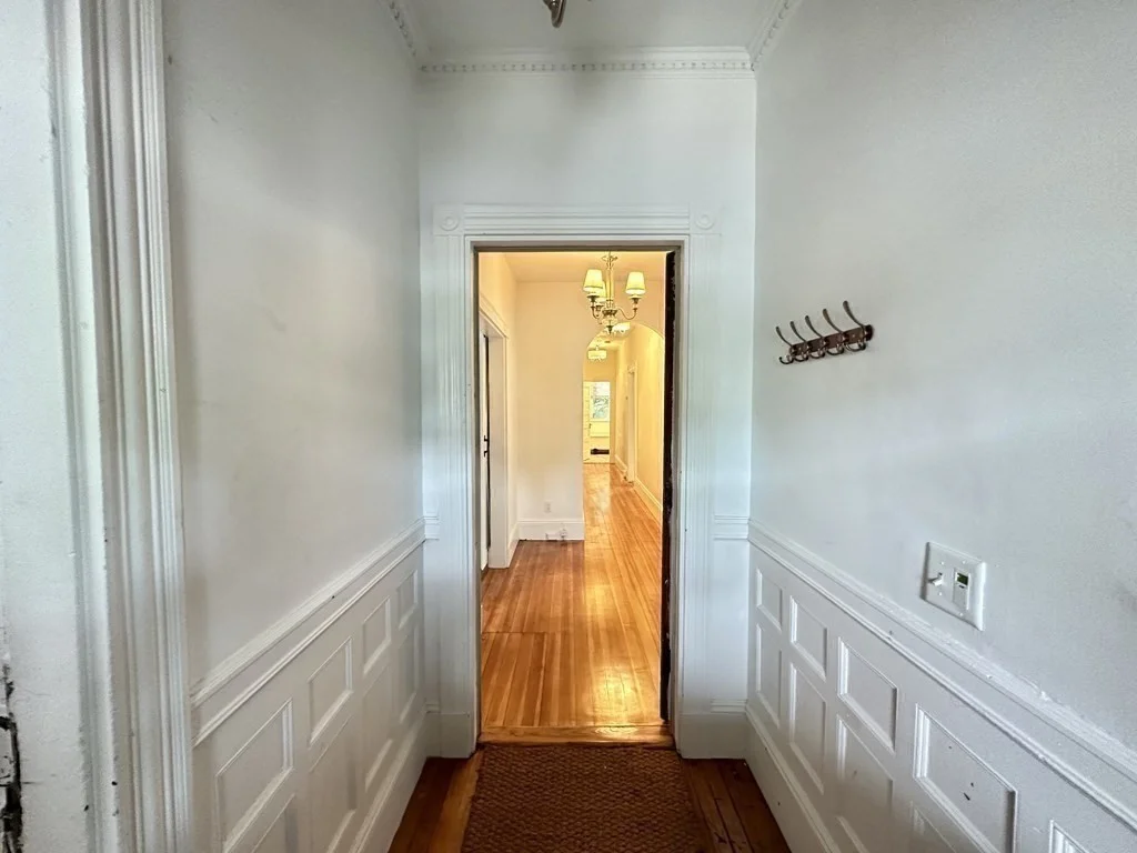3 bed, 1 bath apartment for rent at 35 Waldeck Unit 1, Dorchester — photo 3 of 27