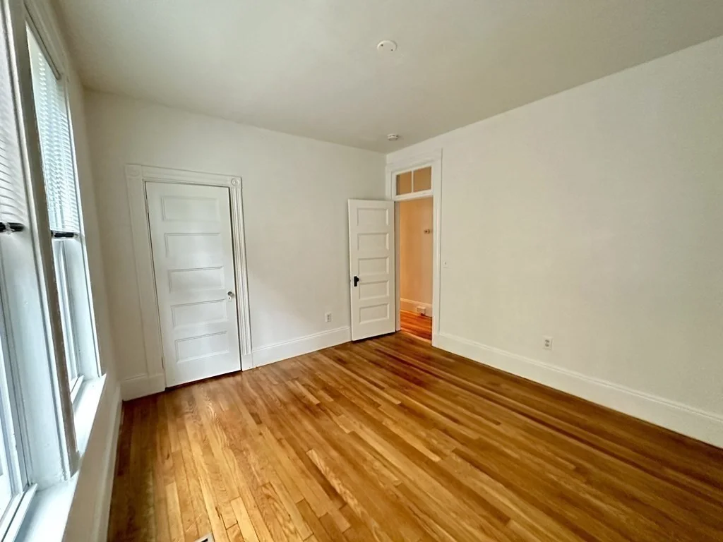 3 bed, 1 bath apartment for rent at 35 Waldeck Unit 1, Dorchester — photo 16 of 27