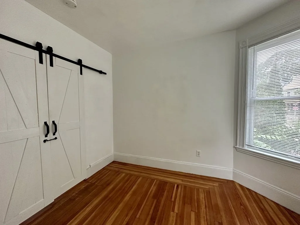 3 bed, 1 bath apartment for rent at 35 Waldeck Unit 1, Dorchester — photo 18 of 27