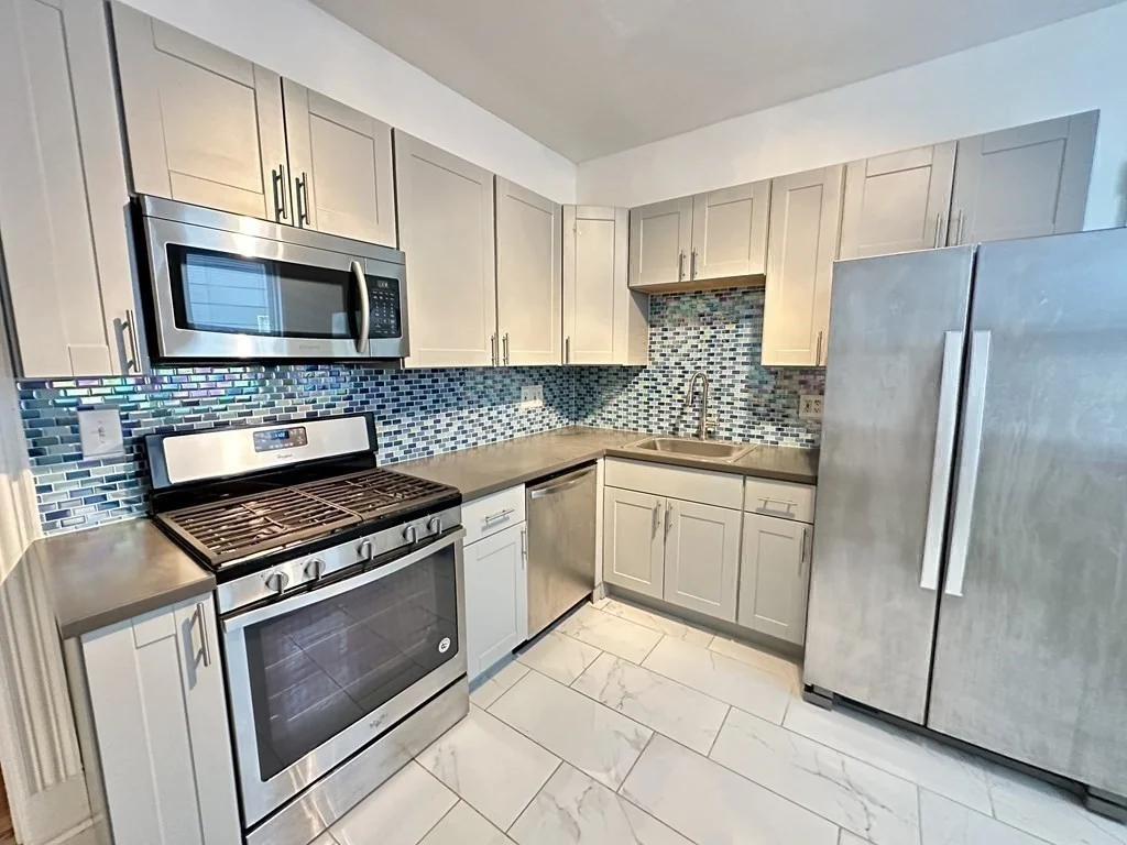 3 bed, 1 bath apartment for rent at 35 Waldeck Unit 1, Dorchester — photo 8 of 27