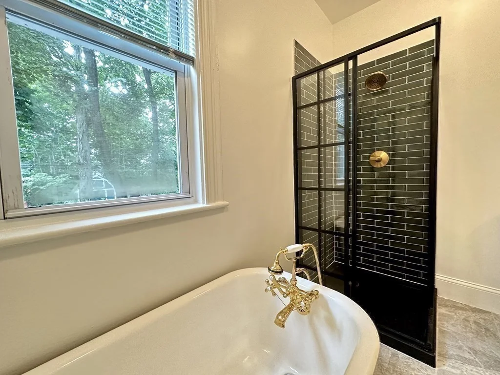 3 bed, 1 bath apartment for rent at 35 Waldeck Unit 1, Dorchester — photo 2 of 27