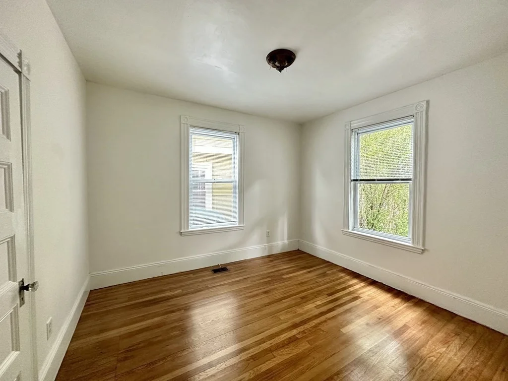 3 bed, 1 bath apartment for rent at 35 Waldeck Unit 1, Dorchester — photo 13 of 27
