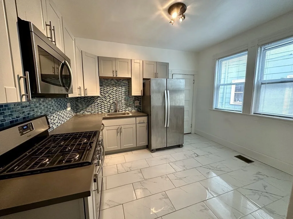 3 bed, 1 bath apartment for rent at 35 Waldeck Unit 1, Dorchester — photo 7 of 27