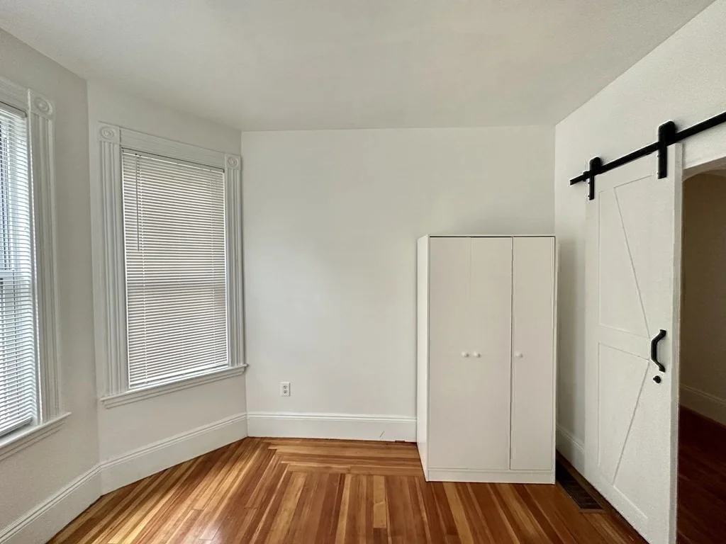 3 bed, 1 bath apartment for rent at 35 Waldeck Unit 1, Dorchester — photo 19 of 27