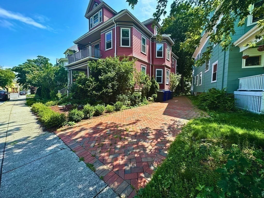 3 bed, 1 bath apartment for rent at 35 Waldeck Unit 1, Dorchester — photo 23 of 27