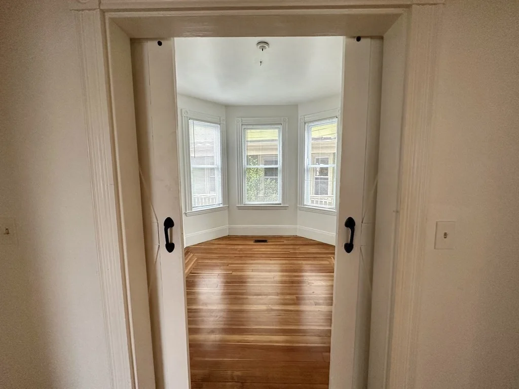 3 bed, 1 bath apartment for rent at 35 Waldeck Unit 1, Dorchester — photo 17 of 27