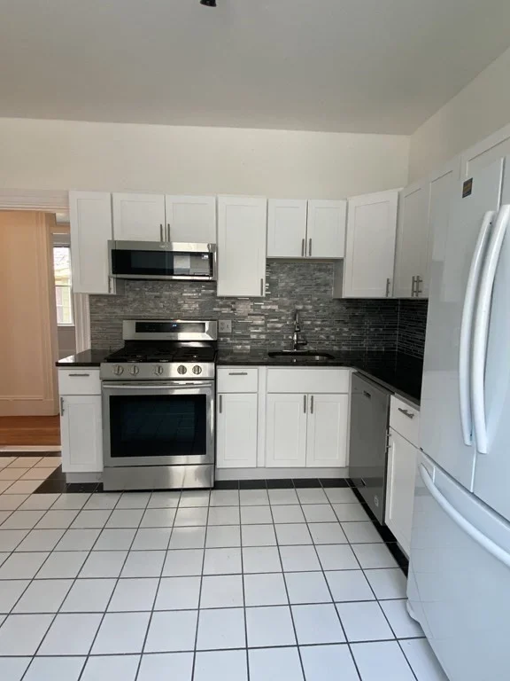 3 bed, 1 bath apartment for rent at 35 Waldeck Unit 2, Dorchester — photo 10 of 20