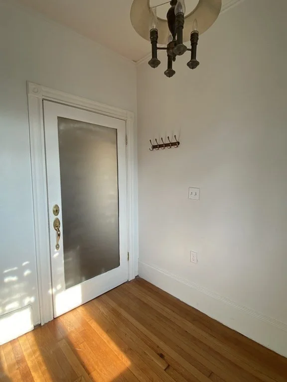 3 bed, 1 bath apartment for rent at 35 Waldeck Unit 2, Dorchester — photo 4 of 20