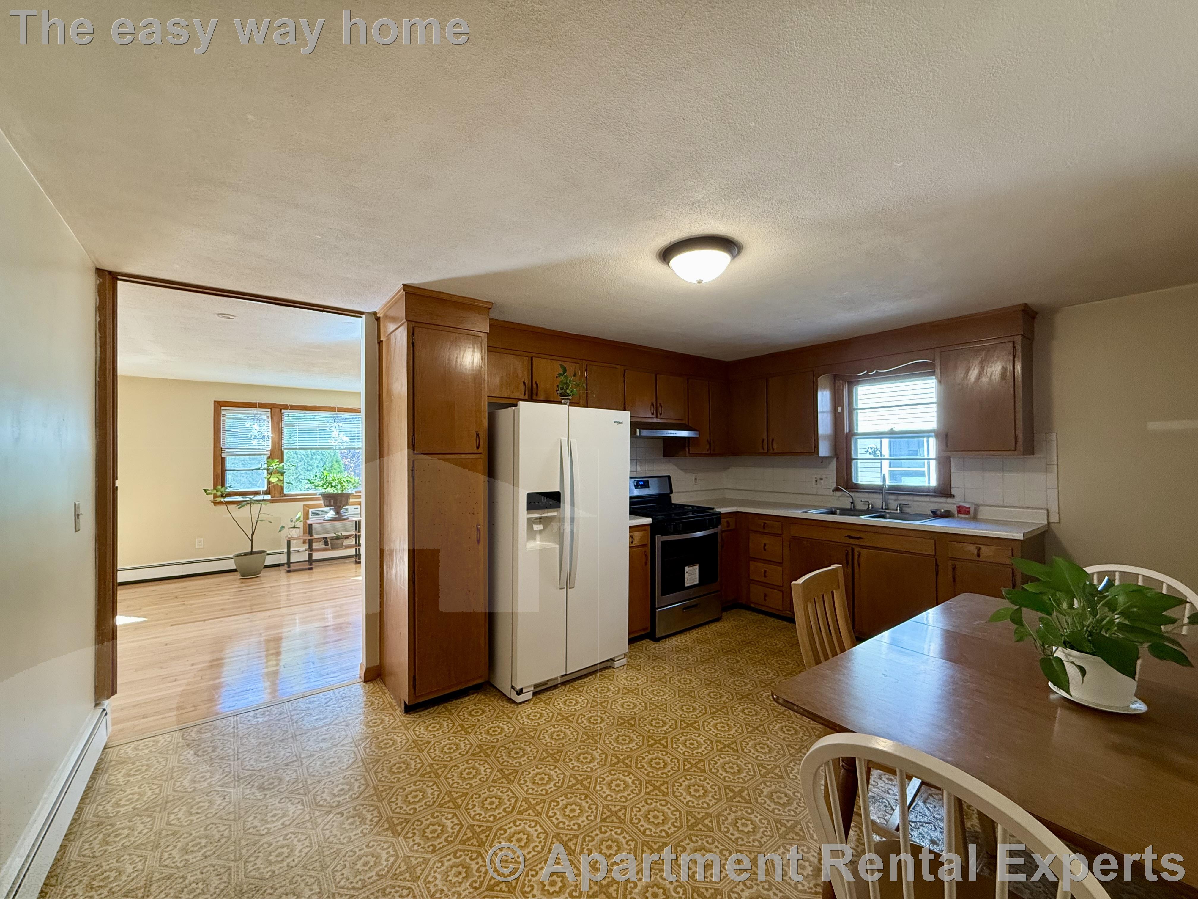 3 bed, 1 bath apartment for rent at 35 Ware St Unit 1, Teele Square — photo 1 of 12