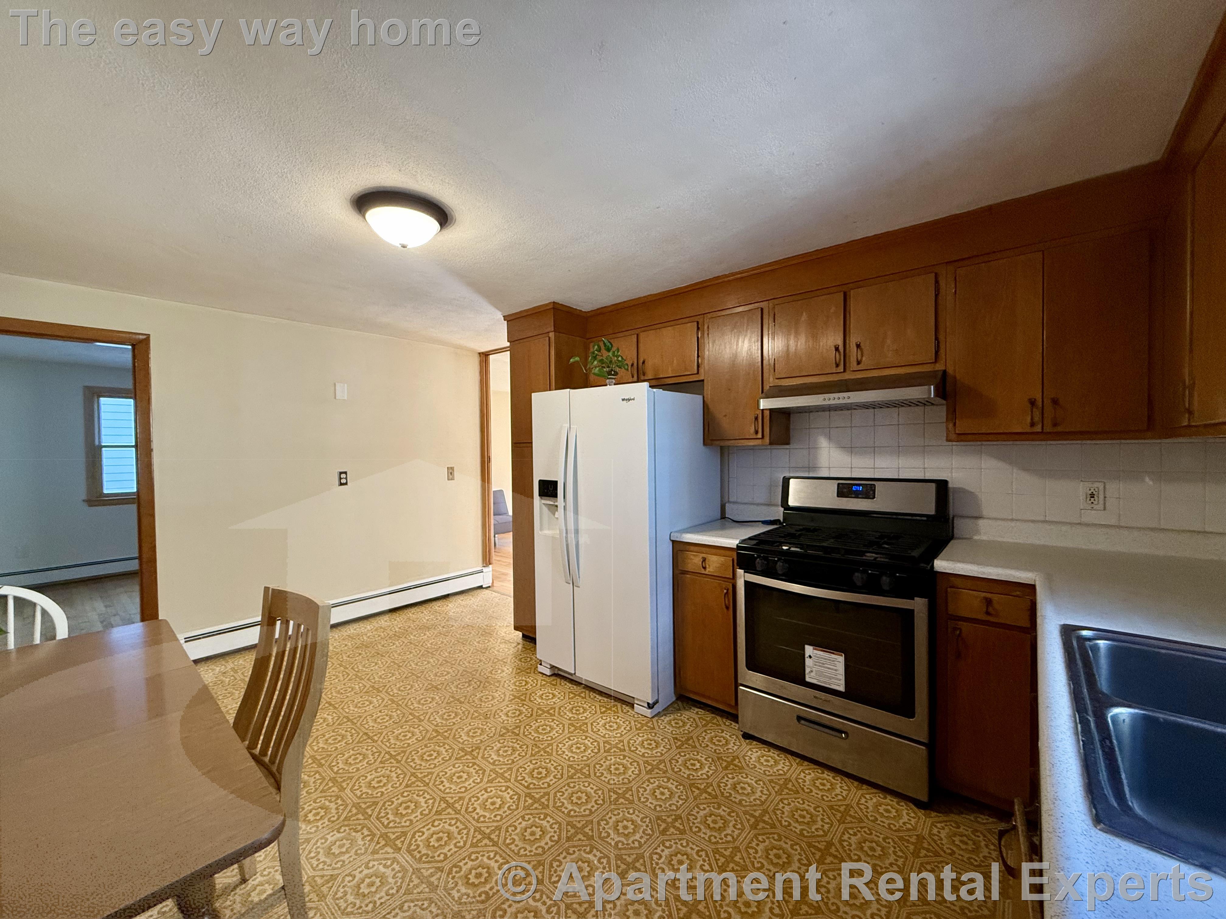3 bed, 1 bath apartment for rent at 35 Ware St Unit 1, Teele Square — photo 3 of 12