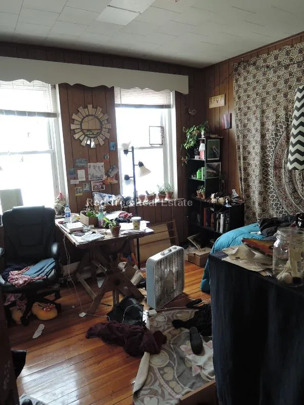 4 bed, 2 bath apartment for rent at 35 Waverly St Unit 2, Allston — photo 7 of 9
