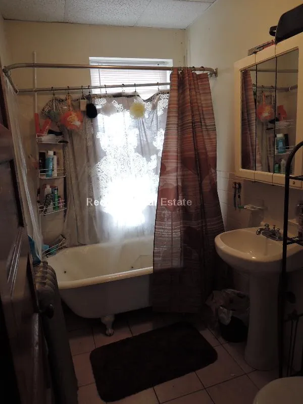4 bed, 2 bath apartment for rent at 35 Waverly St Unit 2, Allston — photo 4 of 9