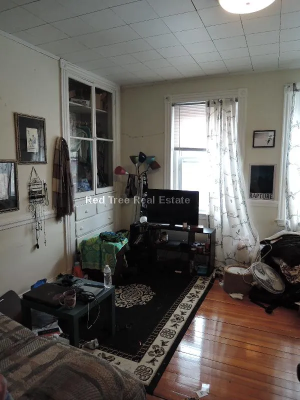 4 bed, 2 bath apartment for rent at 35 Waverly St Unit 2, Allston — photo 8 of 9