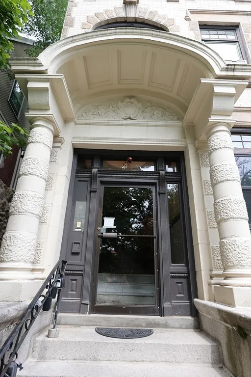 2 bed, 1 bath apartment for rent at 35 Westbourne Ter Unit 2, Corey Hill — photo 2 of 26