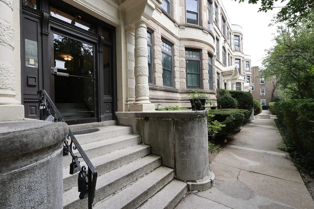 2 bed, 1 bath apartment for rent at 35 Westbourne Ter Unit 2, Corey Hill