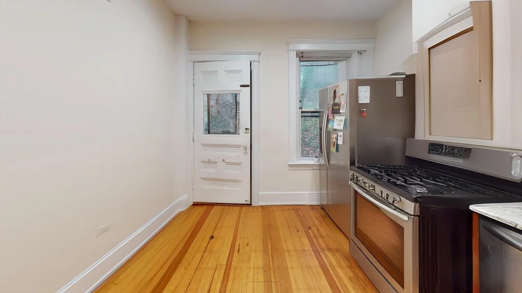2 bed, 1 bath apartment for rent at 35 Westbourne Terrace   Unit 4, Coolidge Corner — photo 2 of 9