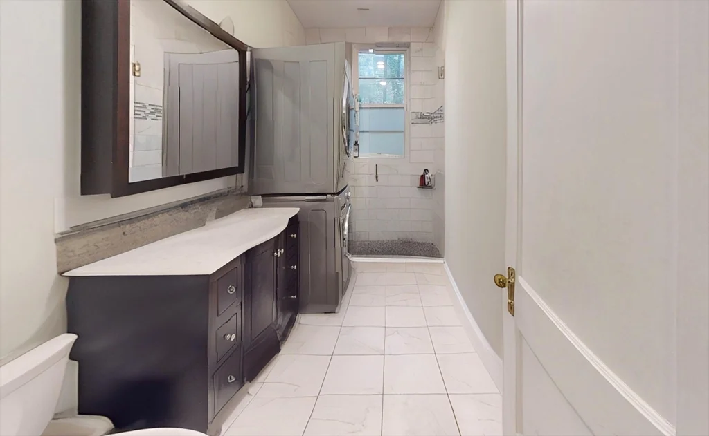 2 bed, 1 bath apartment for rent at 35 Westbourne Terrace   Unit 4, Coolidge Corner — photo 8 of 9