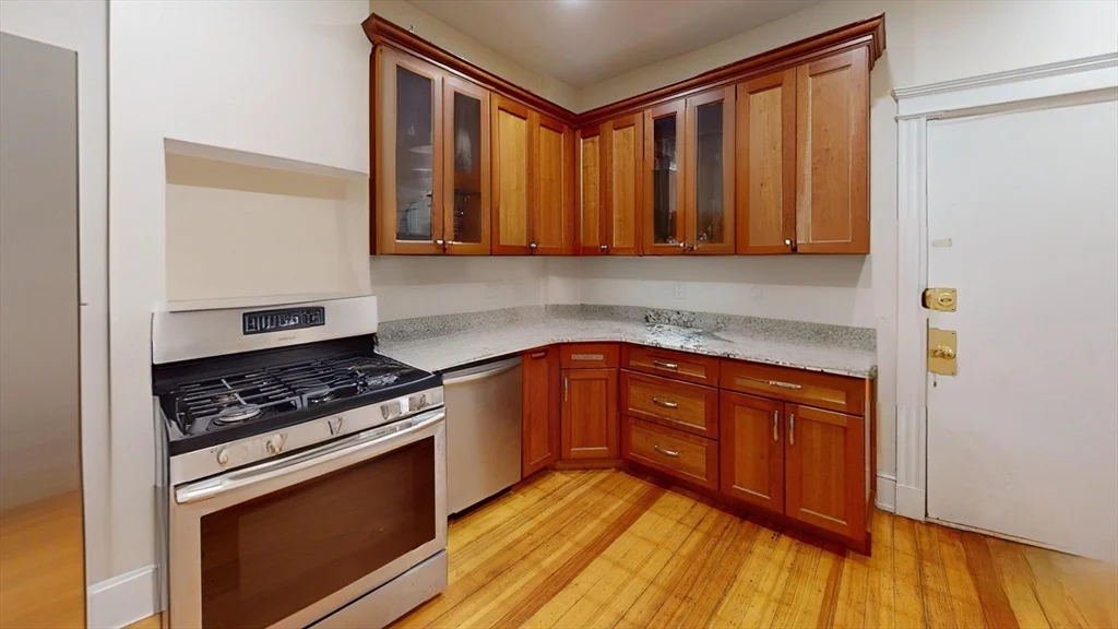 2 bed, 1 bath apartment for rent at 35 Westbourne Terrace   Unit 4, Coolidge Corner