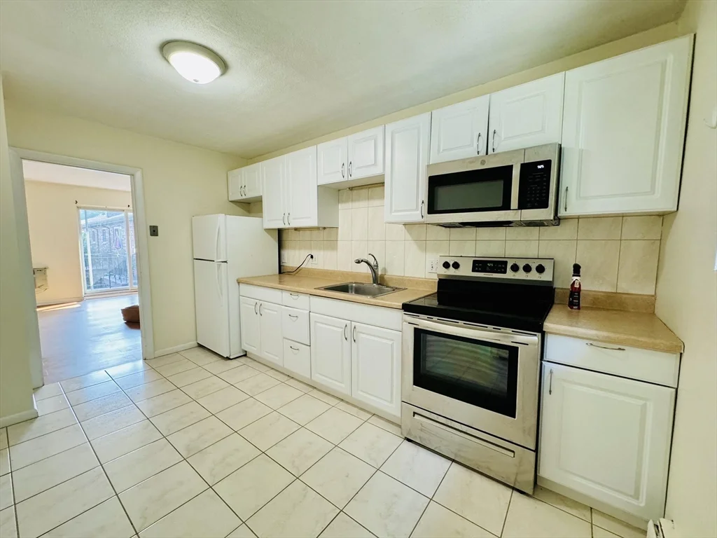 2 bed, 1 bath apartment for rent at 35 Westgate Rd Unit 6, Chestnut Hill — photo 14 of 28
