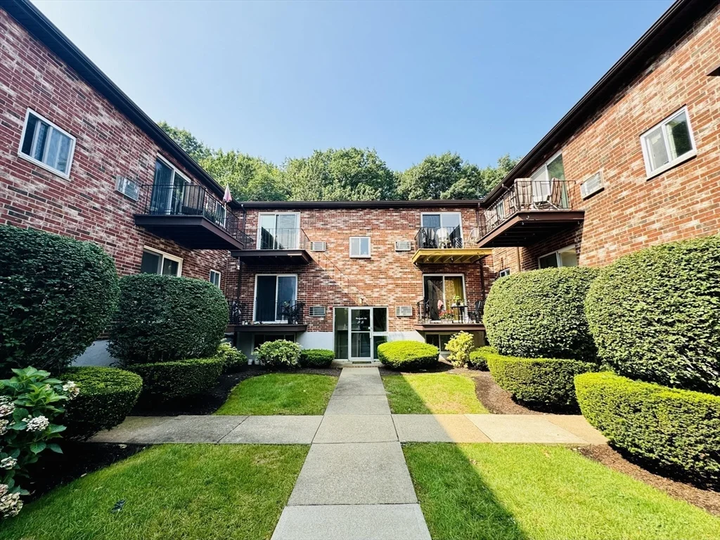 2 bed, 1 bath apartment for rent at 35 Westgate Rd Unit 6, Chestnut Hill — photo 3 of 28