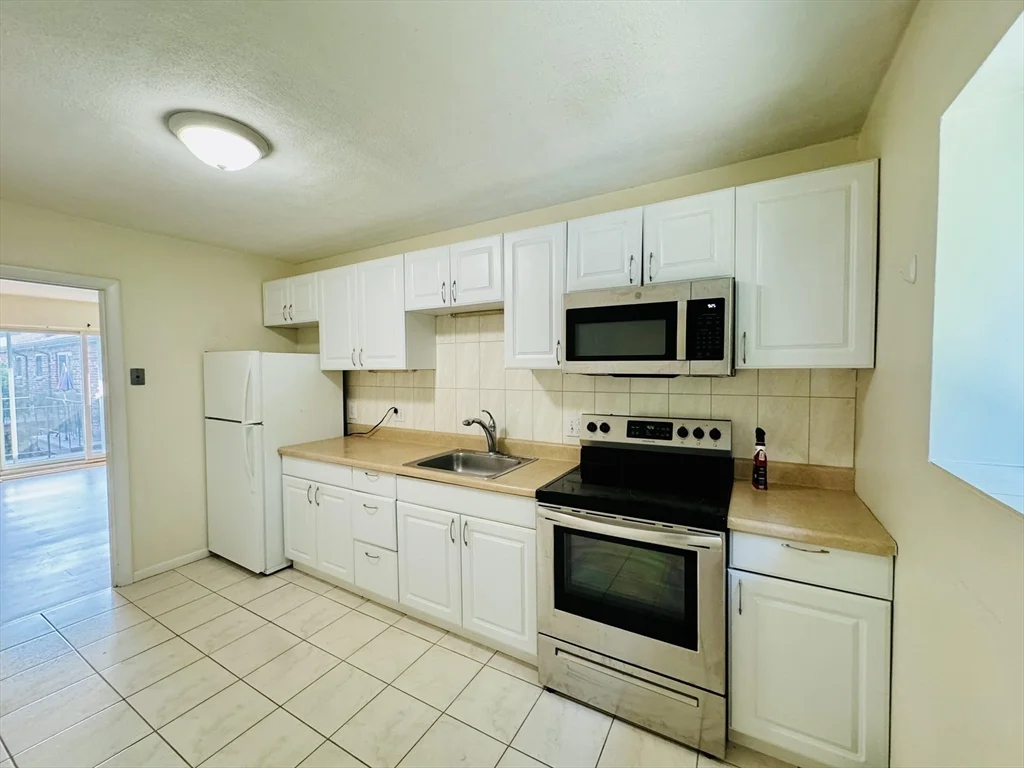 2 bed, 1 bath apartment for rent at 35 Westgate Rd Unit 6, Chestnut Hill — photo 13 of 28