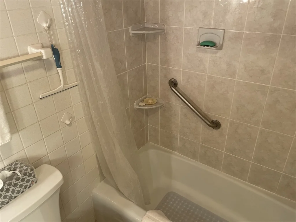 1 bed, 1 bath apartment for rent at 35 Wharf Path Unit A, Marblehead — photo 20 of 24
