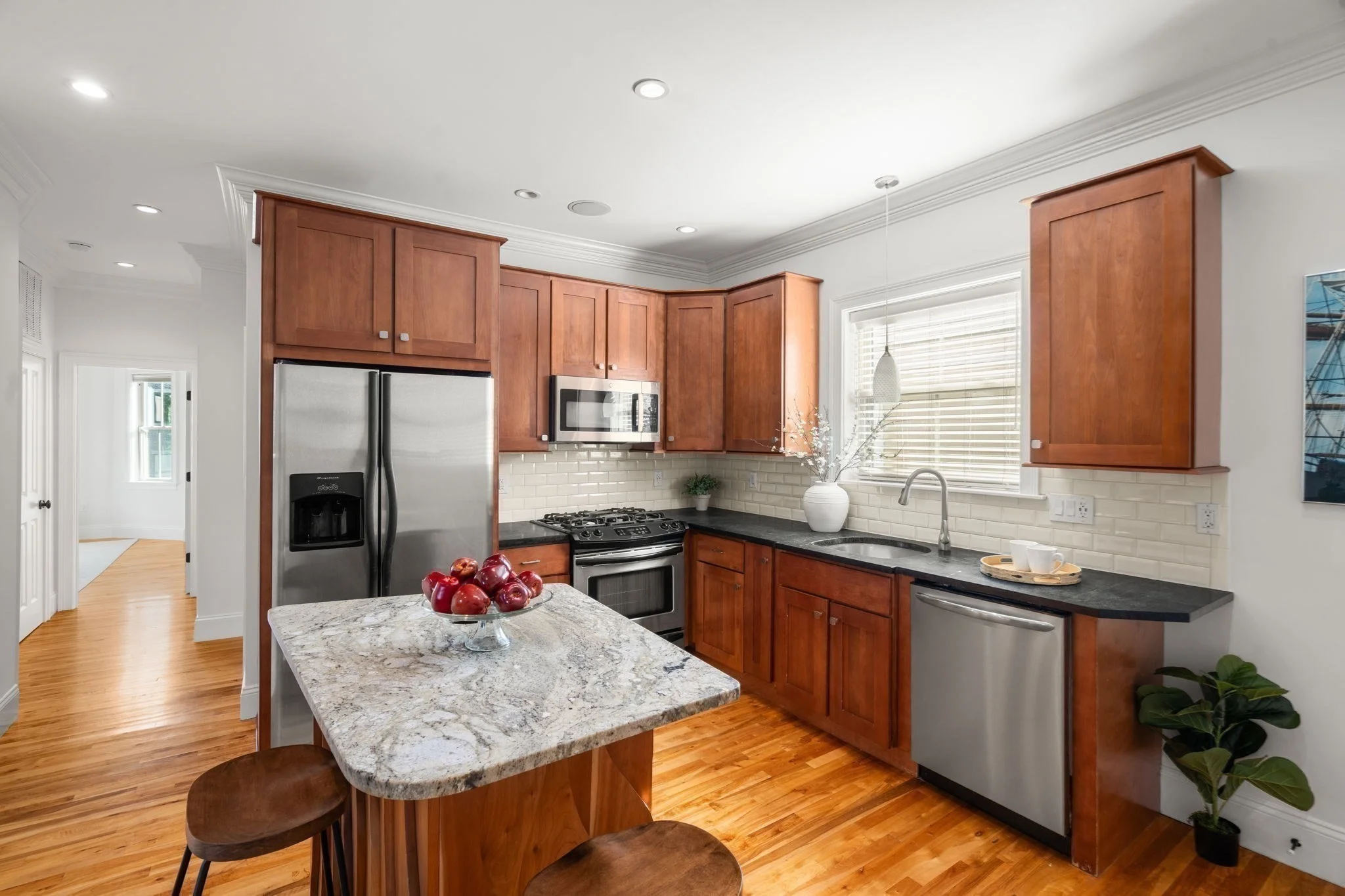 2 bed, 1 bath apartment for rent at 35 White Pl Unit 3A, Coolidge Corner — photo 2 of 15