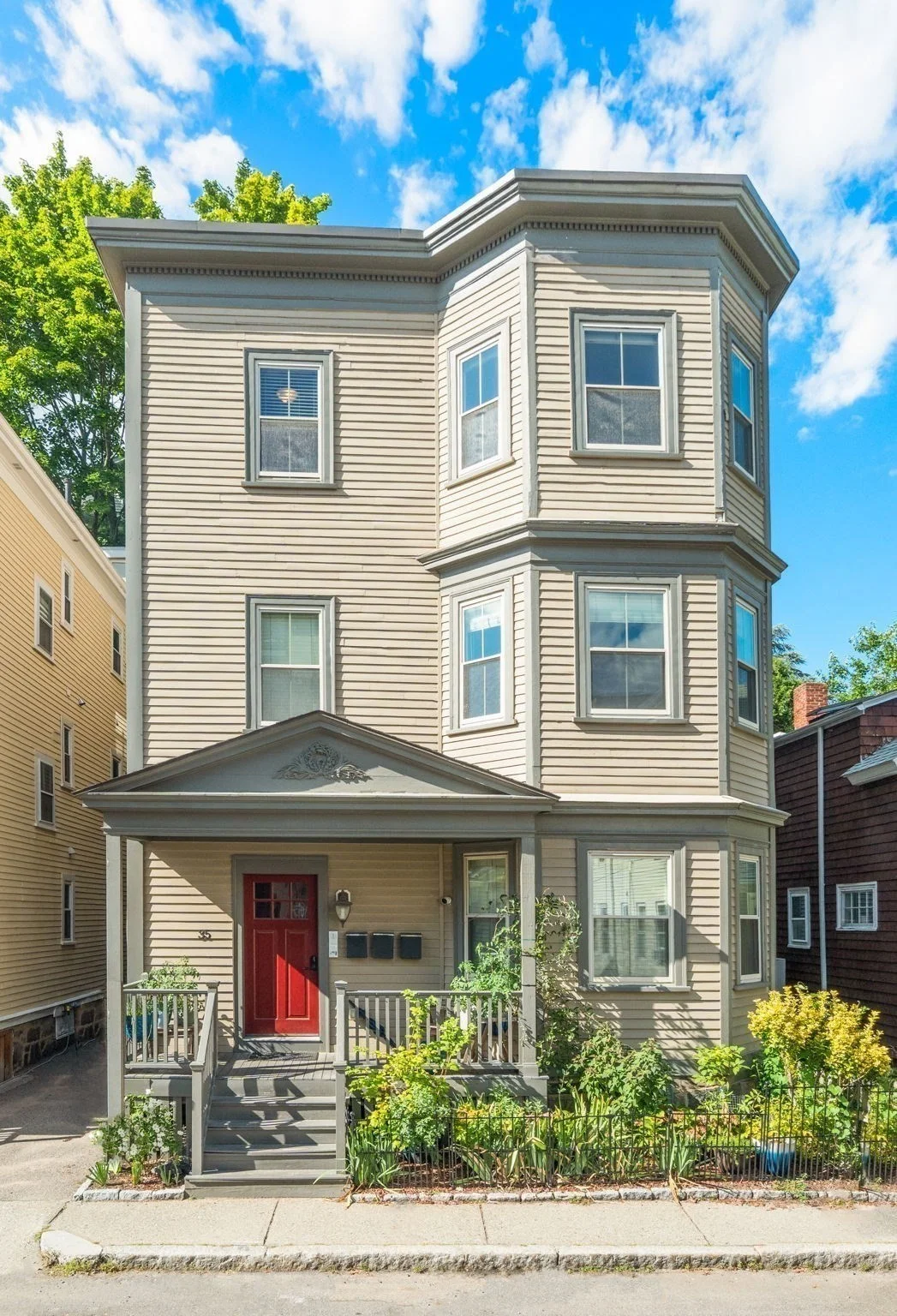 2 bed, 1 bath apartment for rent at 35 White Pl Unit 3A, Coolidge Corner