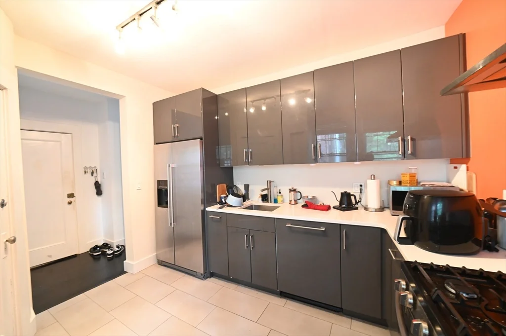 2 bed, 2 bath apartment for rent at 35 Winslow Rd Unit 1, Brookline — photo 6 of 12