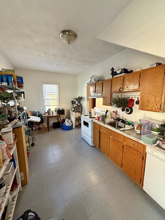 2 bed, 1 bath apartment for rent at 35 Wolcott Unit 2, Malden — photo 2 of 19