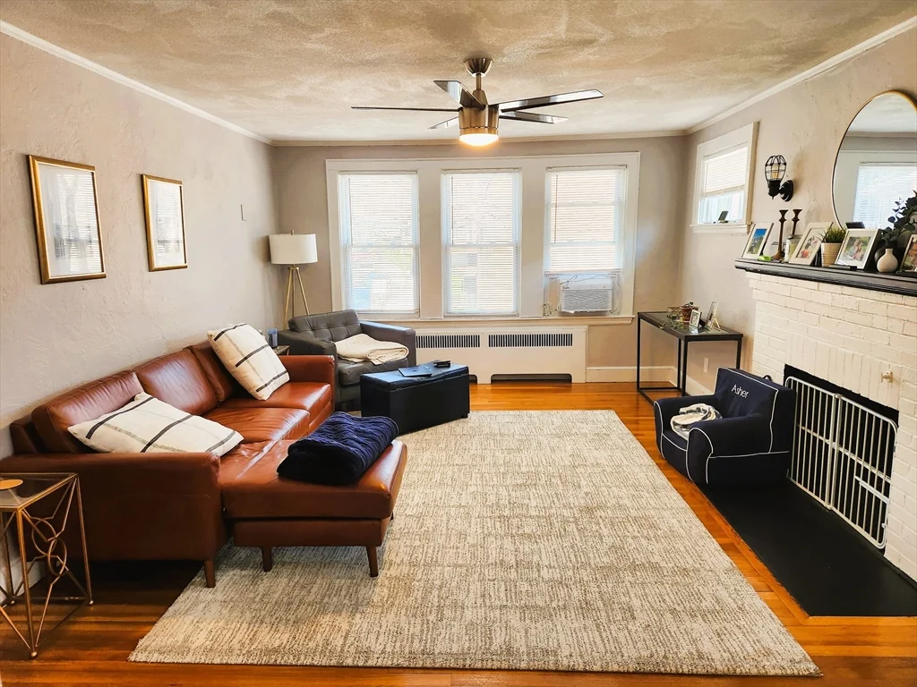3 bed, 1 bath apartment for rent at 35 Woodstock Ave Unit 35, Brighton
