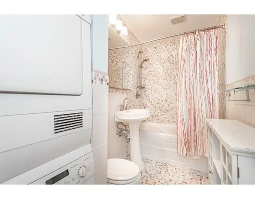 2 bed, 1 bath apartment for rent at 35 Worcester Sq Unit 4, South End — photo 8 of 9